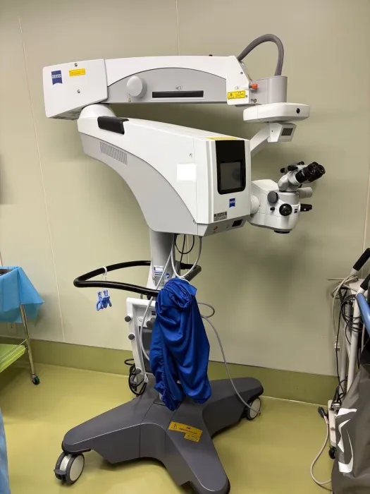 Used - Good ZEISS OPMI Lumera 700