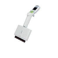 Eppendorf Xplorer® plus, 12-channel, variable, 50 – 1,200 µL, green